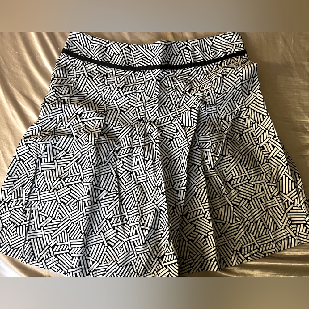 Black/White Woman’s Skirt